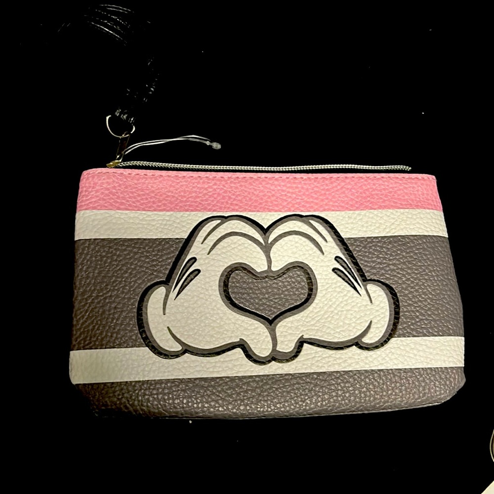 🔥NWT🌲DISNEY MICKEY LOVE ❤️ WRISTLET💝🎁SUPERCUTE!! - Picture 3 of 5